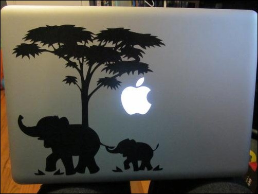 mom-and-baby-elephants-macbook-sticker