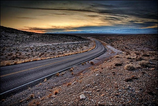 road-going-into-the-valley-of-fire