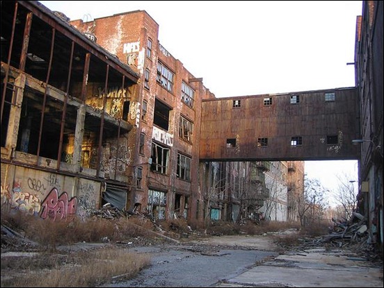 abandoned-warehouse-in-greenpoint-brooklyn