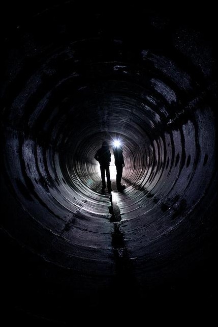 tunnel-silhouettes