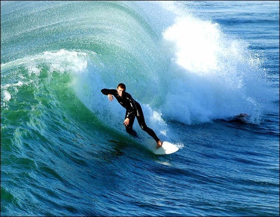 hermosa-pier-surfer_thumb[2]