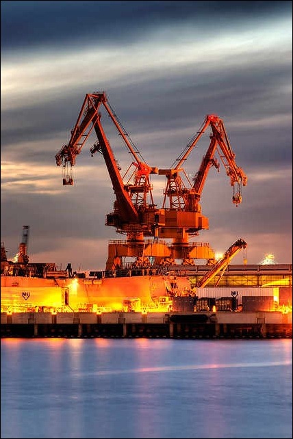 shipyard-crane
