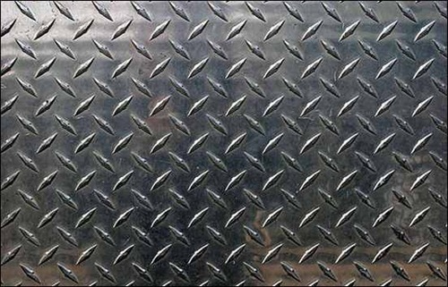 diamond-cut-pattern-on-metal-surface