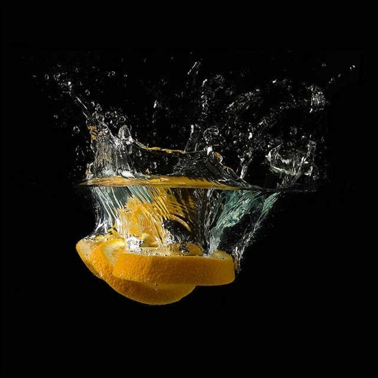 orange-in-water