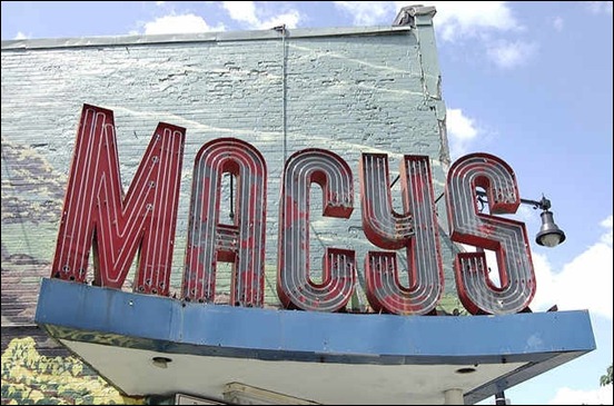 macy's-liquor-store-sign