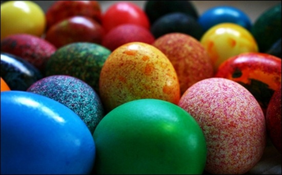closeup-eggs-colorful